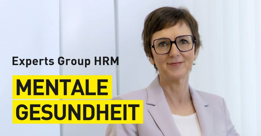 Dame mit schwarzer Brille im Fokus zu "Mentaler Gesundheit"